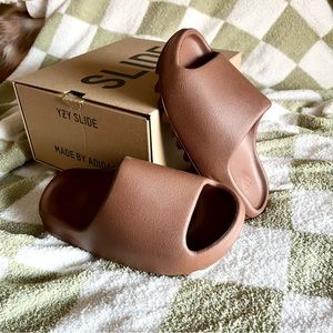 Adidas Yeezy slides NWB